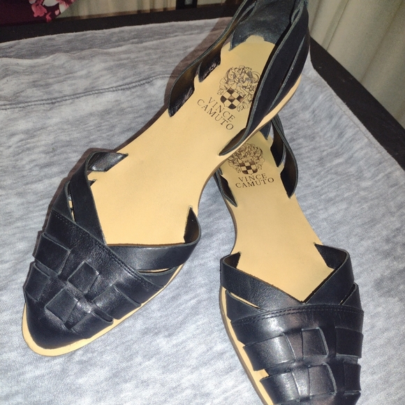 Vince Camuto Shoes - NWOT Vince camuto leather sandals size 8.5